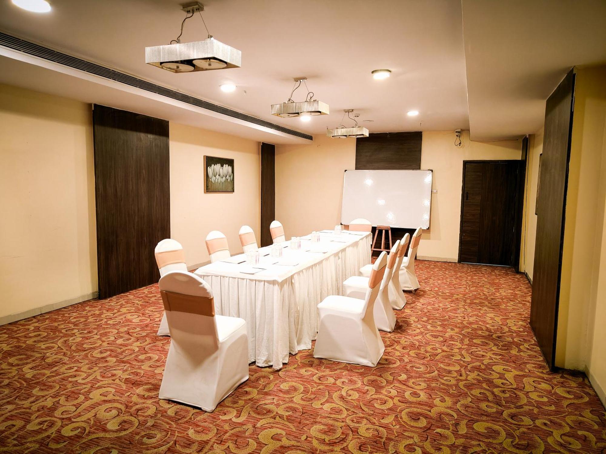 The Altruist Business Hotel Kharadi Púna Exteriér fotografie